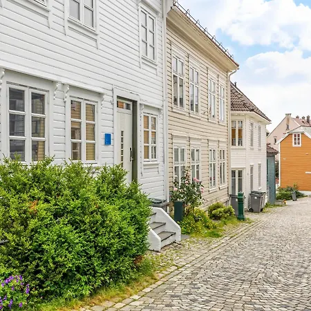 Homerentals - Behind Bryggen & Historic Cobblestone Streets - 2 Floor Renovated From February 2025 * Bergen
