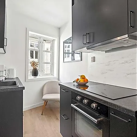 Homerentals - Behind Bryggen & Historic Cobblestone Streets - 2 Floor Renovated From February 2025 3*