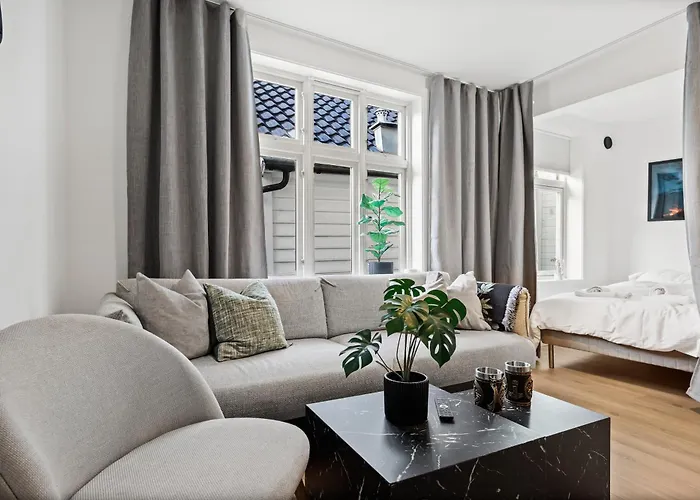 Homerentals - Behind Bryggen & Historic Cobblestone Streets - 2 Floor Renovated From February 2025