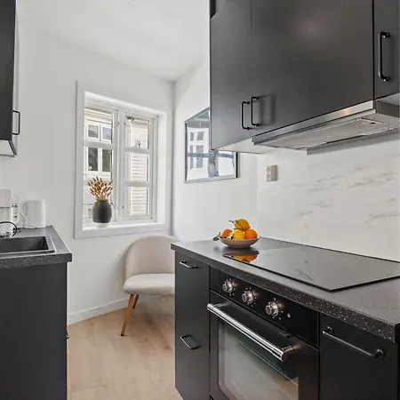 Homerentals - Behind Bryggen & Historic Cobblestone Streets - 2 Floor Renovated From February 2025 公寓式酒店 卑爾根
